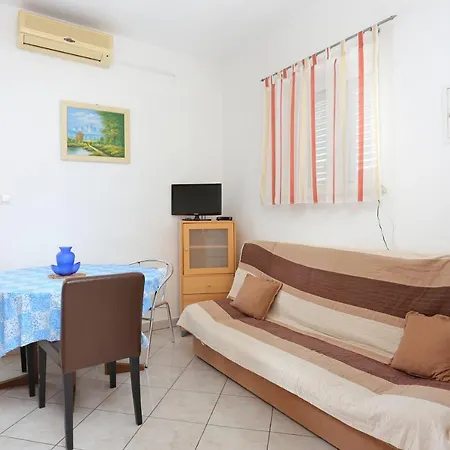 Apartment With A Parking Space - 19039 Split