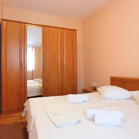 Apartment With A Parking Space - 19039 Split