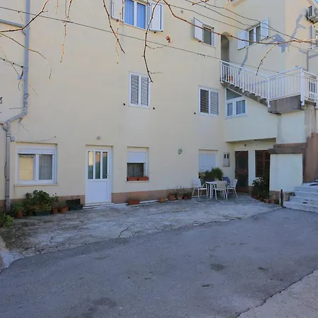 With A Parking Space - 19039 * Split